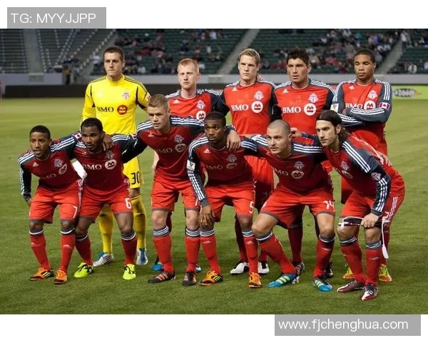 多伦多与新英格兰的激烈对决展现足球魅力与团队精神的完美结合 多伦多与新英格兰的激烈对决展现足球魅力与团队精神的完美结合